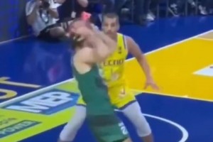 笑死！这哥们骗犯规也太离谱了吧，奥斯卡都出不了这样的影帝🤣